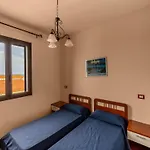 A 150 Meter Long Mare, 2 Fish Apartmán
