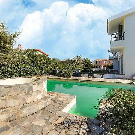 Apartment A 150 Meter Long Mare, 2 Fish *