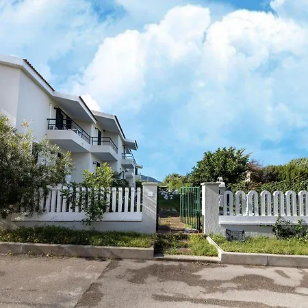 A 150 Meter Long Mare, 2 Fish Apartman Valledoria